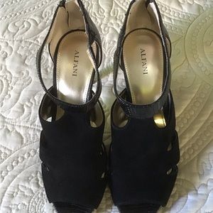 Women’s shoes